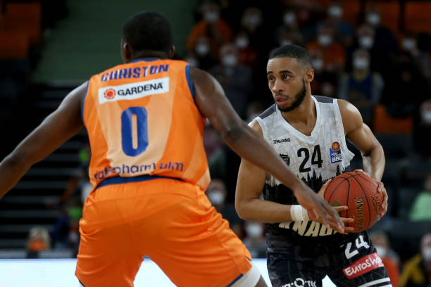 他们不仅在 他们不仅在